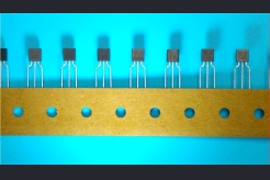 DS28EC20+T Analog Devices / Maxim Integrated IC EEPROM 20K 1WIRE TO92-3