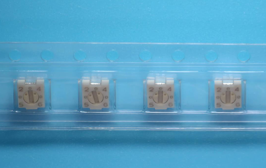 3313J-1-203E Bourns 3313 – 3 mm Trimpot® Trimming Potentiometer