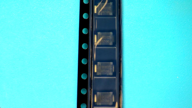 B2100-13-F Diodes Incorporated DIODE SCHOTTKY 100V 2A SMB