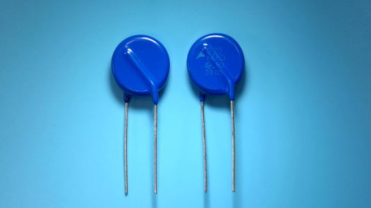 B72220S2681K101 EPCOS / TDK VARISTOR 1.1KV 10KA DISC 20MM