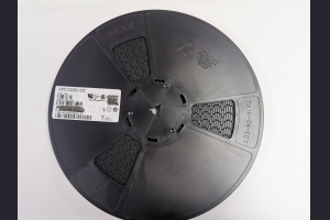 404074-ADUM1300ARWZ-RL